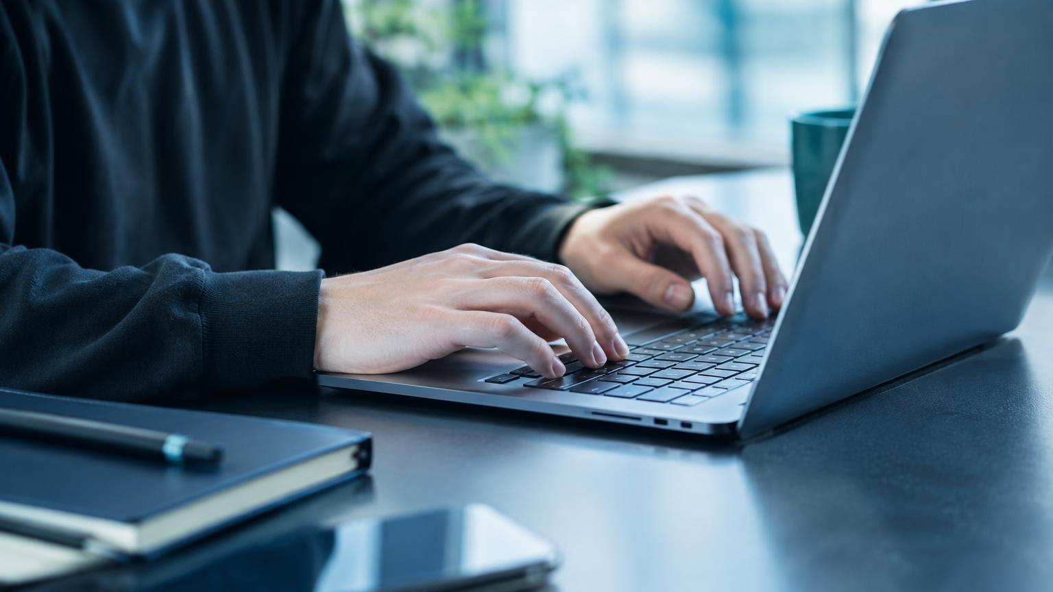 未経験から、次世代型のエンジニアへ。将来は「鍼灸師」との二刀流で活躍したい